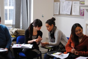 Un groupe de filles dans une école espagnole