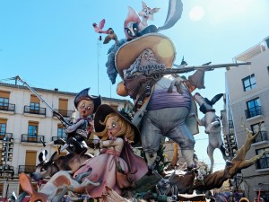 Make a Spanish course in Valencia and enjoy the Fallas